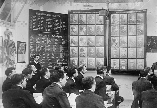 Portrait Parle class, France, between c1910 and c1915. Creator: Bain News Service.