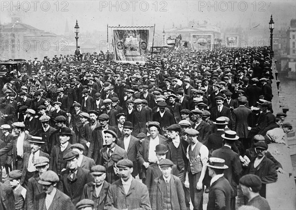 Strikers crossing London Bridge, between c1910 and c1915. Creator: Bain News Service.