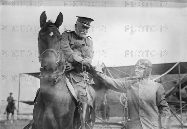 Ward says good by [i.e., goodbye] to Gen. Grant, 1911. Creator: Bain News Service.