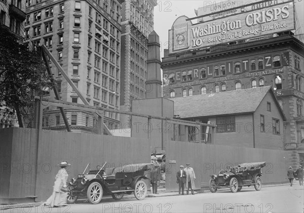 Aqueduct shaft, Broadway, between c1910 and c1915. Creator: Bain News Service.