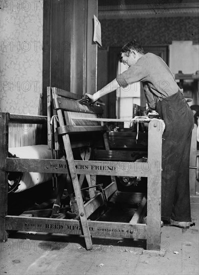 Self-Master Colony - Rug making, between c1910 and c1915. Creator: Bain News Service.