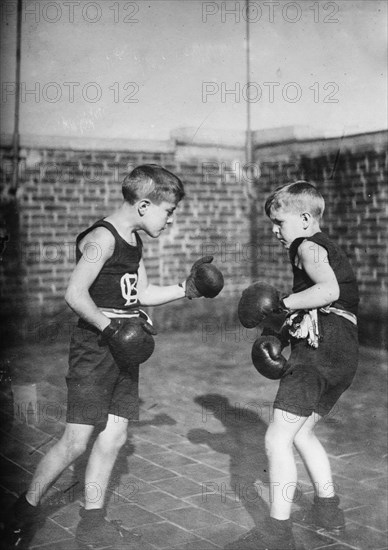 Kruger Bros., between c1910 and c1915. Creator: Bain News Service.