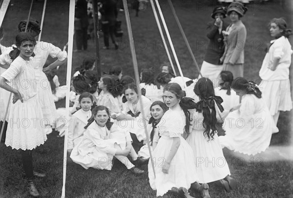 May Pole - Central Park, between c1910 and c1915. Creator: Bain News Service.