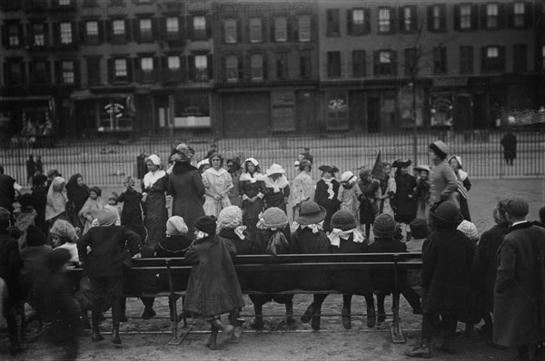 School children's Thanksgiving Games, 11/27/11, 1911. Creator: Bain News Service.