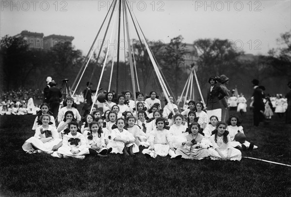 May Pole - Central Park, between c1910 and c1915. Creator: Bain News Service.