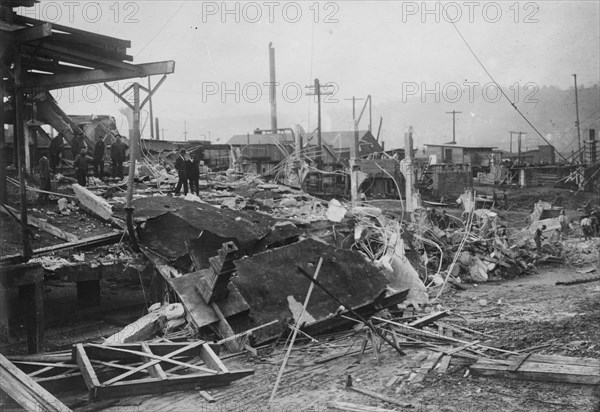 Wrecking Palace of the Fans ballpark, Cincinnati (baseball), 1911. Creator: Bain News Service.