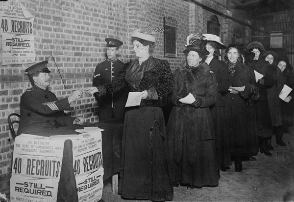 Women enlisting - England, between c1910 and c1915. Creator: Bain News Service.