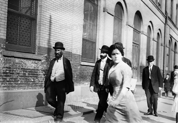 Jew[ish] New Year parade, N.Y., 1912. Creator: Bain News Service.