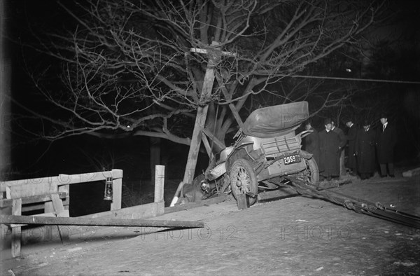 N.Y.C. auto wrecked in Central Park, between c1910 and c1915. Creator: Bain News Service.