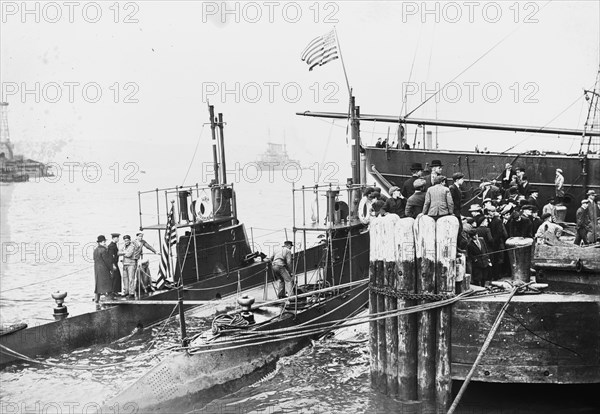 USS Snapper & USS Stingray, between c1910 and c1915. Creator: Bain News Service.