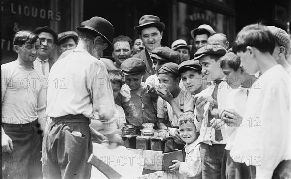 Scraped Ice Seller on Hot Day, between c1910 and c1915. Creator: Bain News Service.