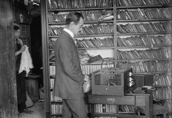 Printing the Bain News Service photos using a Bain-McDonald auto printer, between c1910 and c1915. Creator: Bain News Service.