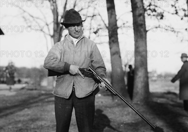 J.H. Hendrickson, ex cham[p]ion [guns], between c1910 and c1915. Creator: Bain News Service.