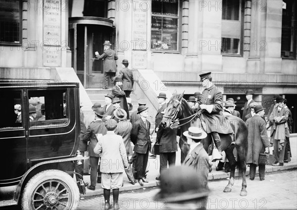 Getting Titanic news - White Star Office, 1912. Creator: Bain News Service.