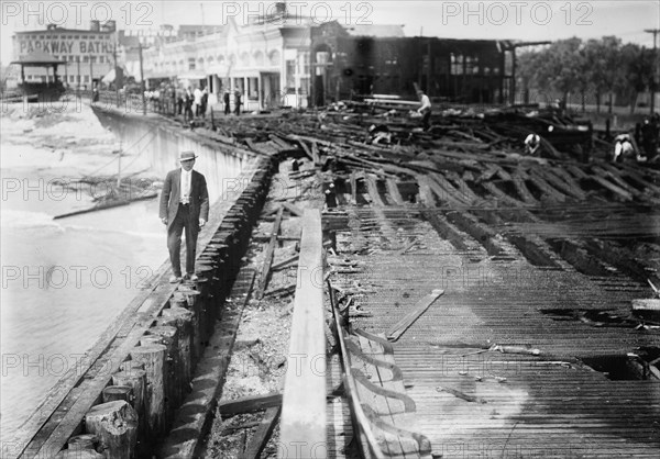 Brighton Beach fire, 1912, 1912. Creator: Bain News Service.