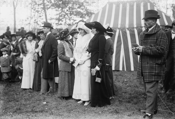 Elise W. Ladew and Mrs. W.R. Grace, between c1910 and c1915. Creator: Bain News Service.