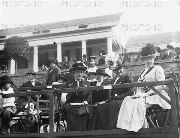 Mrs. Oliver Read, Miss Vera Cravath, Mrs. C.D. Lathrop, & Mrs. P. Cravath, between c1910 and c1915. Creator: Bain News Service.