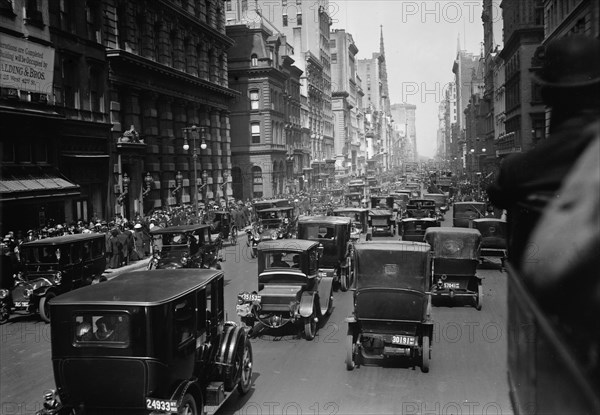 5th Ave. - Easter, '13, 1913. Creator: Bain News Service.