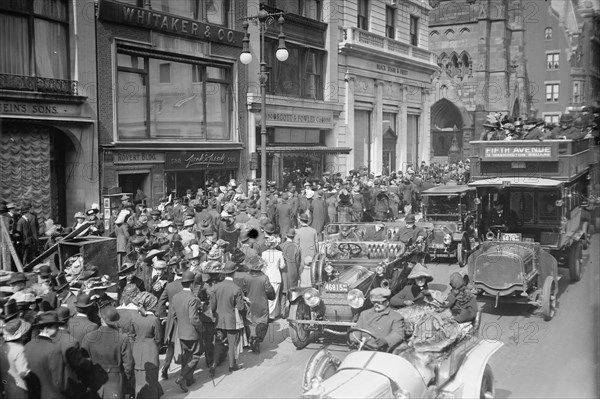 5th Ave., Easter,'13, 1913. Creator: Bain News Service.