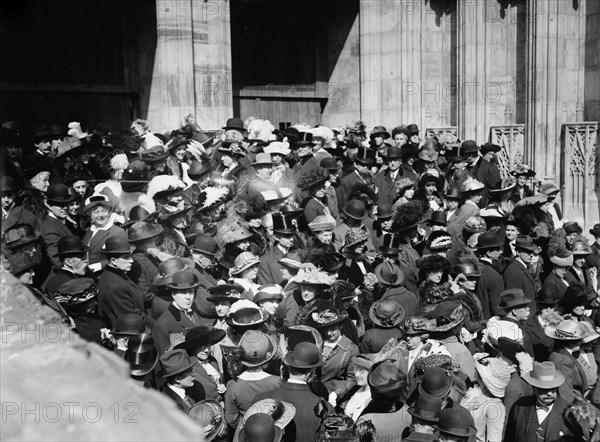 Easter - entering St. Thomas's, between c1910 and c1915. Creator: Bain News Service.