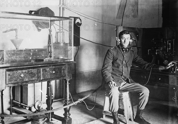 Bermocchi & his wireless "iconograph", between c1910 and c1915. Creator: Bain News Service.