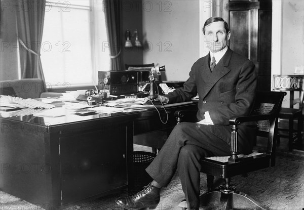 Sec'y. McAdoo at desk, 1913. Creator: Bain News Service.