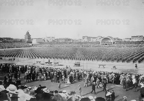 6000 girls at Sokol Sports at Prague, Austria, 1912. Creator: Bain News Service.