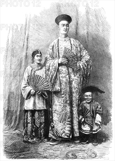 The Chinese Giant, Chang, with his wife and attendant dwarf, 1865. Creator: Unknown.