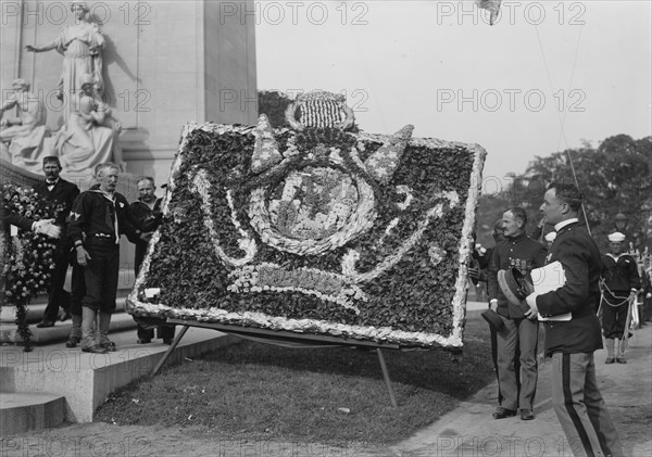MAINE Monument -- Flowers from Cubans, 1913. Creator: Bain News Service.