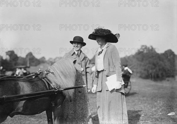 Mrs. Jenks and Miss Dora Voight, between c1910 and c1915. Creator: Bain News Service.