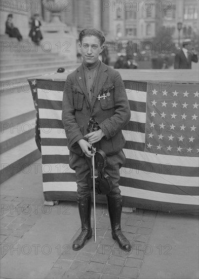 Paul Ingolevitch [i.e. Iogolevitch] with violin, between c1915 and c1920. Creator: Bain News Service.