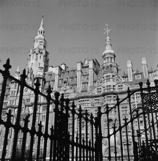 View over cast iron railings towards the front of the Imperial Hotel, designed by Fitzroy Doll in 1898, subsequently demolished and replaced by another Imperial Hotel in 1970, Russell Square, Bloomsbury, London, early 1960s.
