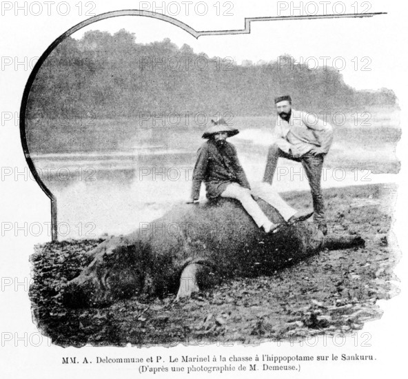 Alexandre Delcommune and Paul Le Marinel hunting hippopotamus on the Sankuru, Congo late 19th-early 20th century. 'MM. A Delcommune et P. Le Marinel à la chasse à l'hippopotame sur le Sankuru. (D'après une photographie de M. Fernand De Meuse)'. Belgian hunters and army officers in Africa.