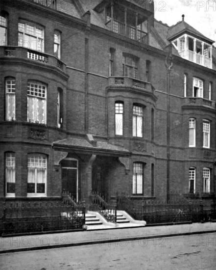 16, Tite Street, Chelsea, London, 1906. Home of Irish playwright and author Oscar Wilde (1854-1900). From 'The life of Oscar Wilde' by Robert Harborough Sherard. [1906].
