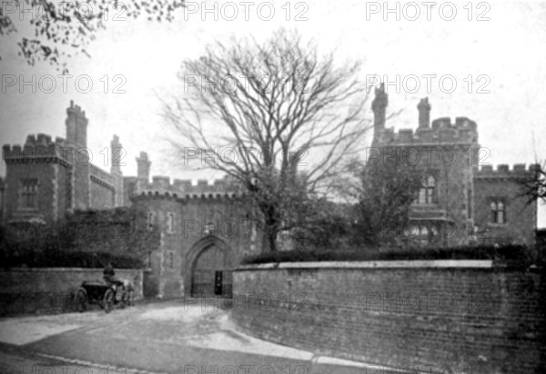 Reading Gaol, c1906. View of the Victorian prison in Reading, Berkshire, where Irish playwright and author Oscar Wilde (1854-1900) was imprisoned for 'sodomy', and served two years of hard labour. From 'The life of Oscar Wilde' by Robert Harborough Sherard. [1906].