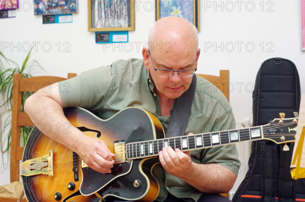 Colin Oxley, Eriko Ishihara Trio, Clocktower Cafe, Croydon, London, August 2024. Creator: Brian O'Connor.