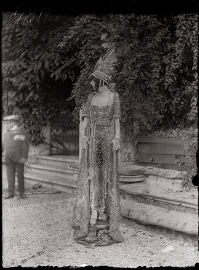 Marchesa Luisa Casati at Palazzo Venier dei Leoni, 1913. Creator: Fortuny y Madrazo, Mariano (1871-1949).