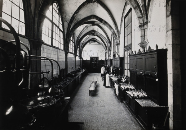 Hospital de la Santa Cruz, Barcelona: the interior of the pharmacy. Creator: Unknown.