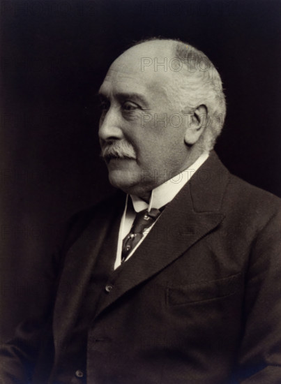 Edgar March Crookshank. Creator: Elliott & Fry.