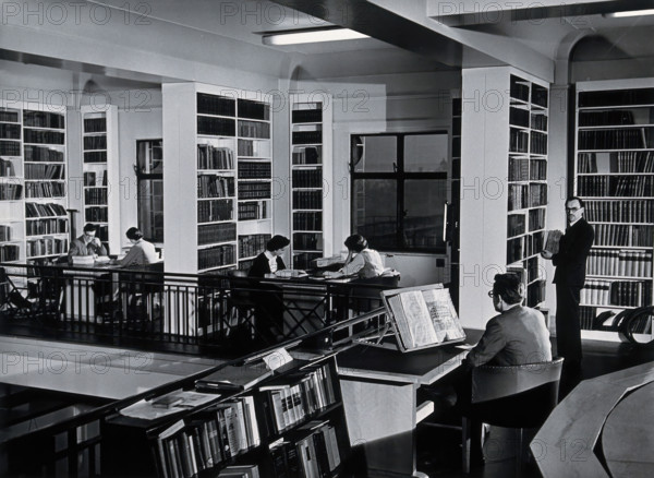 The Wellcome Building, Euston Road, London: the gallery in the Hall of Statuary as..., c1960. Creator: Unknown.