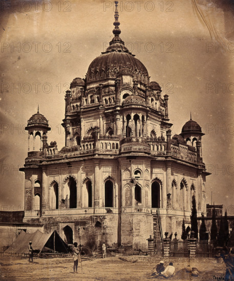 Lucknow, India: the tomb of Khursheed Zadi in the Kaiser Bagh Palace complex, showing..., c1858. Creator: Felice Beato.