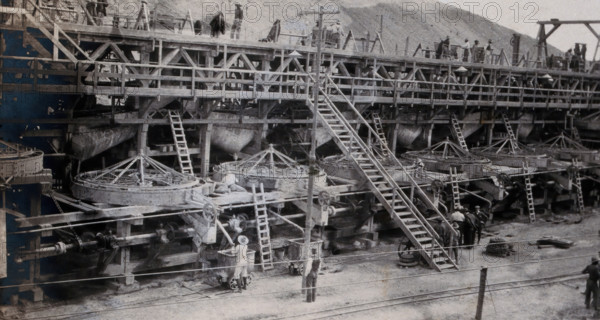 South Africa: a pulsator machine at the Wesselton diamond mine, 1905. Creator: Archibald Byron Macallum.