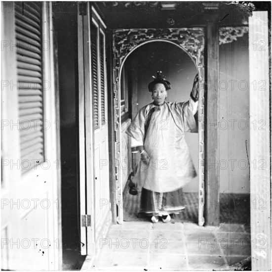Canton (Guangzhou), Kwangtung province, China: a Cantonese woman, 1869. Creator: John Thomson.