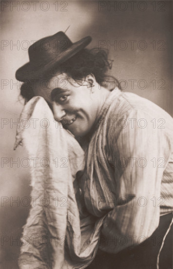 George Robey in drag as a pantomime dame, (between 1900 and 1909?). Creator: Unknown.
