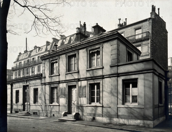 Louis Pasteur, exterior of Ecole Normale Supérieure, c1900s. Creator: Giraudon.