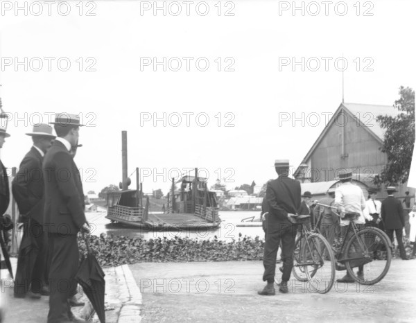 Central steam vehicular ferry 'horse ferry" that ran across the Brisbane River from..., 1905. Creator: Robert Augustus Henry L'Estrange.