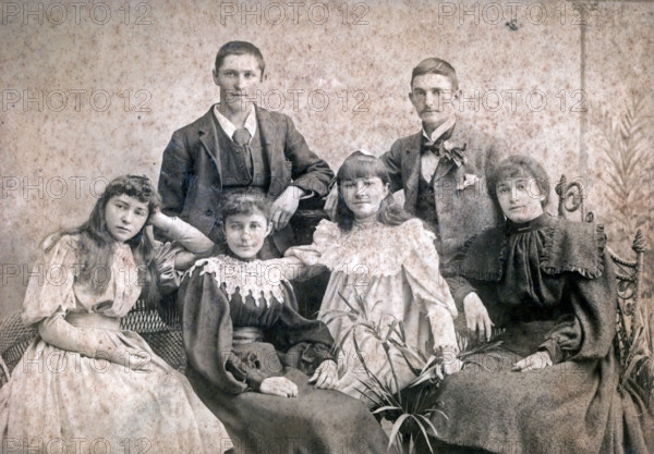 Fred & Bert Newland with sisters Ethel, Grace and Nell, any mother or foster carer, c1900s. Creator: Unknown.