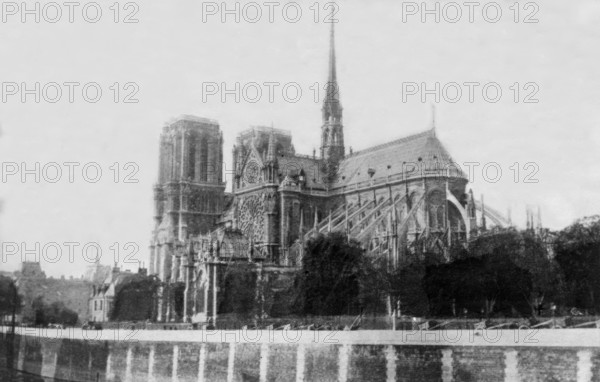 Paris - Eglise Notre-Dame L'Abside, 1847. Creator: Unknown.