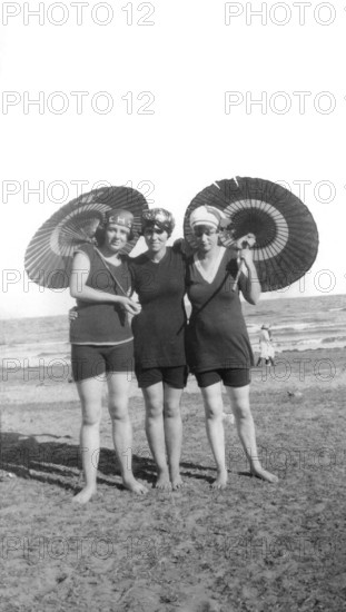Beach goers, possibly Kirra Beach, Gold Coast, Queensland, 1925. Creator: Jack Bain.