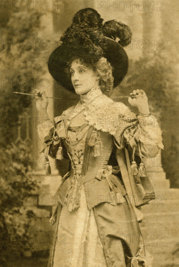 Miss Kate Cutler, English singer and actress, c1902. Creators: Ellis and Walery, Alfred Ellis & Walery.